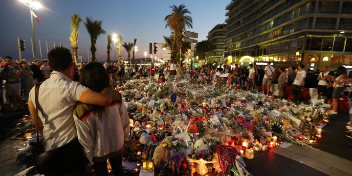 Une autre photo de la série prise le 17 juillet 2016 sur la Promenade des Anglais.
 (Valéry Hache / AFP)