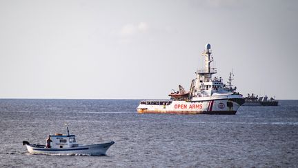 Le navire sauvetage "Open Arms" au large de Lampedusa, en Italie, le 17 août 2019. (ALESSANDRO SERRANO / AFP)