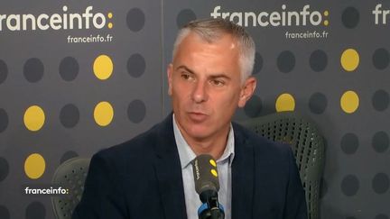 Grégory Allione, président de la Fédération nationale des sapeurs-pompiers est l'invité sur franceinfo mardi 15 octobre. (FRANCEINFO)