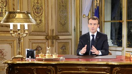 Emmanuel Macron, le 10 décembre 2018, lors d'une allocution depuis l'Elysée (Paris). (LUDOVIC MARIN / AFP)