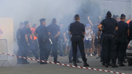 Des violences sont survenues aux abords du stade de Furiani (PASCAL POCHARD CASABIANCA / AFP)
