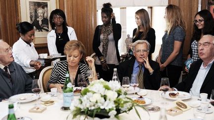 Les membres du jury du Goncourt des Lycéens en septembre dernier, en compagnie de Robert Sabatier, Françoise Chandernagor, Bernard Pivot et Didier Decoin
 (MICHEL GANGNE / AFP)