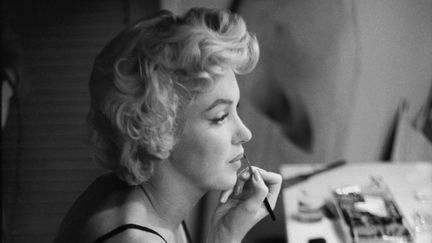 Sam Shaw avait la particularité d'aimer photographier Marilyn dans les coulisses de sa carrière. Son objectif : "photographier une actrice au travail". (PHOTO BY SAM SHAW © SAM SHAW INC., COURTESY SHAW FAMILY ARCHIVES, LTD.)