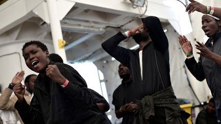 Des migrants de l'"Aquarius" arrivent au port de Valence (Espagne), le 16 juin 2018. (SOS MEDITERRANEE / REUTERS)