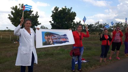 À Cuba, en décembre 2016, la foule est venue acclamer le passage du convoi funéraire de Fidel Castro (RADIO FRANCE / GAËLE JOLY)