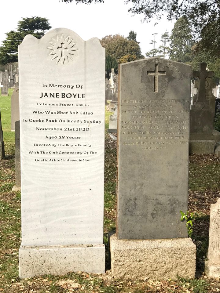 Des tombes de victimes du Bloody Sunday à Croke Park, au cimetière de Glasnevin (Dublin)