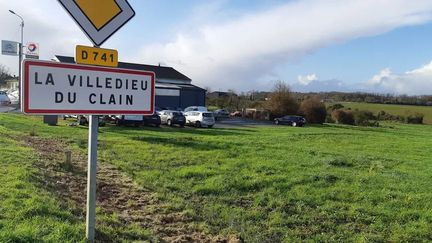 Situé à mi-chemin entre Poitiers et Gençay, le village de La Villedieu-du-Clain compte 222 habitants.  (© Radio France - Jules Brelaz)