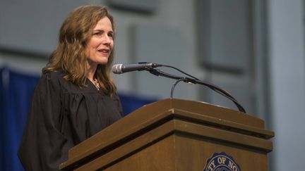 La juge Amy Coney Barrett à l'université de Notre-Dame à South Bend, dans l'Indiana (Etats-Unis), le 19 mai 2018.&nbsp; (ROBERT FRANKLIN / AP / SIPA)