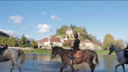 Dordogne : Pêche, gastronomie locale et balade, les différentes nuances de la rivière (France 2)