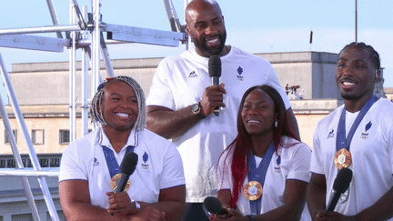 Les Bleus du judo ont obtenu une brillante médaille d'or dans l'épreuve mixte par équipes, samedi 3 août. Sur le plateau du 20 Heures, ils reviennent dimanche sur ce sacre qui a les allures d'une consécration pour certains et d'une consolation pour d'autres.