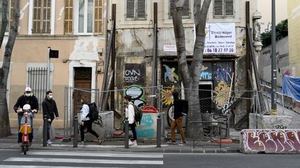 L'un des bâtiments effondrés, à Marseille, le 23 février 2021. (NICOLAS TUCAT / AFP)