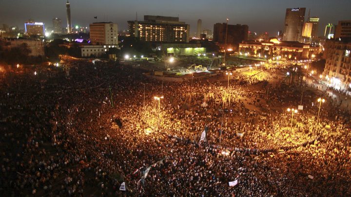 Les manifestants place Tharir au Caire (Egypte), le 2 juin 2012. (MOHAMMED SALEM / REUTERS)