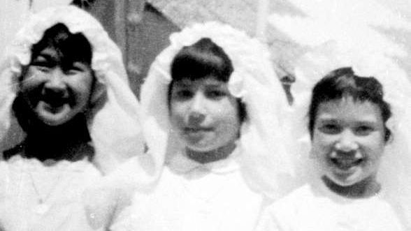 Solange, au centre, lors de sa communion catholique, dans les ann&eacute;es 1960. (PHOTO CEP / ALLARD)