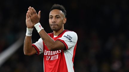 Pierre-Emerick Aubameyang sous le maillot des Gunners lors de la rencontre entre Arsenal et Aston Villa, le 22 octobre 2021. (GLYN KIRK / AFP)