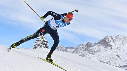 Johannes Kuehn a remporté le sprint d'Hochfilzen, vendredi 10 décembre 2021, en Autriche. (JOE KLAMAR / AFP)