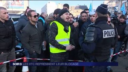 Les VTC reprennent leur blocage