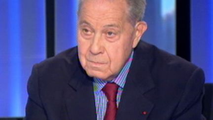 Charles Pasqua sur le plateau du 20 heures de France 2, le 27 octobre 2009 (F2)