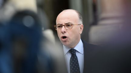 Le ministre de l'Intérieur, Bernard Cazeneuve, répond aux questions des journalistes, après les attentats en Belgique, le 22 mars 2016, à l'Elysée.&nbsp; (STEPHANE DE SAKUTIN / AFP)