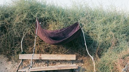 Pendant trois ans (2014-2016), l'artiste Ron Amir est parti à la rencontre de migrants qui ont trouvé refuge en Israël après avoir fui la violence dans leur pays. Rentrés illégalement dans le pays, ils ne sont pas autorisés à vivre ou travailler légalement en Israël. En ce qui concerne le régime érythréen, il a été accusé par l'ONU de crimes contre l'humanité «généralisés et systématique».
 (Ron Amir)