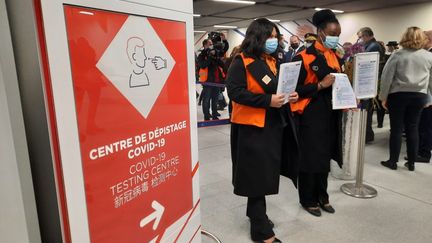 Un centre de dépistage du Covid-19 à l'aéroport Roissy-Charles de Gaulle, le 1er janvier 2023. (GILLES GALLINERO / RADIOFRANCE)