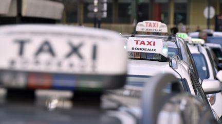 Toulouse : la grève des taxis paralyse l'aéroport