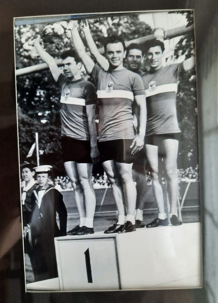 L'équipe de France de cyclisme sur piste en poursuite, médaillée d'or aux Jeux olympiques de Londres en 1948. (WILLY MOREAU / RADIOFRANCE)