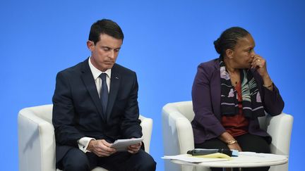 Christiane Taubira aux côtés de Manuel Valls en conférence de presse le 23 décembre 2015. (ERIC FEFERBERG / POOL)