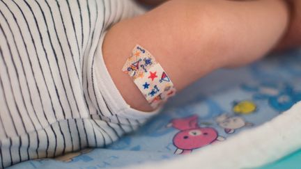 Cette année, la France va recevoir près de 600 000 doses de Beyfortus, soit trois fois plus que l’an passé. (RICCARDO MILANI / HANS LUCAS via AFP)