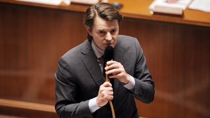 François Baroin intervient à l'Assemblée lors des questions au gouvernement, le 16 février 2011 (AFP - Martin Bureau)