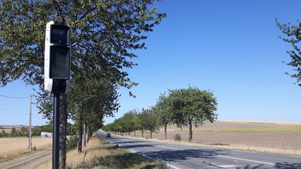 Un radar tourelle sur une route dans le Puy-de-Dôme. (EMMANUEL MOREAU / FRANCE-BLEU PAYS D’AUVERGNE)