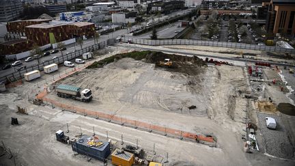 Le chantier de construction du village olympique a débuté à Saint-Denis, en Seine-Saint-Denis.&nbsp; (CHRISTOPHE ARCHAMBAULT / AFP)