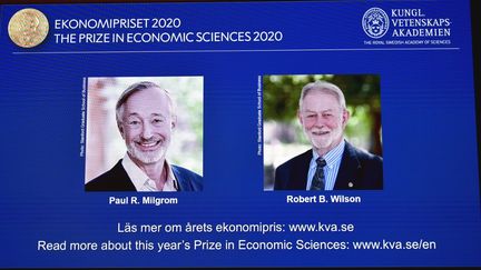 Les Américains Paul Milgrom et Robert Wilson ont reçu le prix Nobel d'économie, le 12 octobre 2020, pour leurs travaux sur la théorie des enchères.&nbsp; (ANDERS WIKLUND / TT NEWS AGENCY)