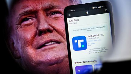 La page de téléchargement de la plateforme Truth Social, le 21 février 2022. (ADRIEN FILLON / HANS LUCAS / AFP)