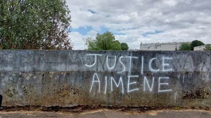 Aimène est un agent de scéurité de 25 ans. Il est plongé dans le coma depuis la nuit du  29 au 30 juin en raison d'un œdème cérébral, sans doute provoqé par un tir de "Bean Bag" à Mont-Saint-Martin (Meurthe-et-Moselle). (VALENTIN DUNATE / RADIO FRANCE)