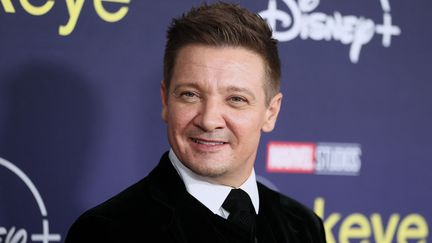 Jeremy Renner assiste à la première de "Hawkeye" à Los Angeles, aux Etats-Unis, le 17 novembre 2021. (MATT WINKELMEYER / GETTY IMAGES NORTH AMERICA / AFP)