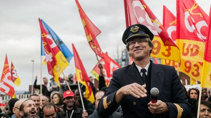 &nbsp; (Manifestation de soutien devant le tribunal de Bobigny, le 2 décembre. © MaxPPP)