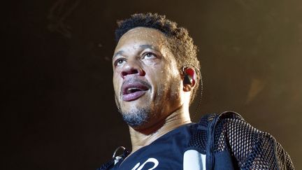 JoeyStarr sur scène avec NTM aux Francofolies de La Rochelle (France), le 12 juillet 2018. (SADAKA EDMOND / SIPA)