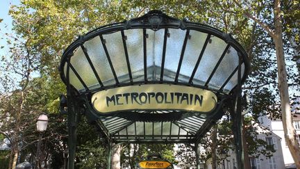 Le trafic quotidien du m&eacute;tro parisien est pass&eacute; de 4,7 millions de voyages en 2005 &agrave; 5,16 millions de voyages en 2011. (PATRICK KOVARIK / AFP)