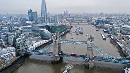 Tower Bridge in London, December 12, 2022. (DANIEL LEAL / AFP)