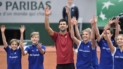 Roland-Garros : Novak Djokovic surclasse l'Autrichien Dominic Thiem et remercie le public