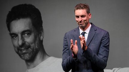 Pau Gasol lors de la conférence de presse pour annoncer sa retraite, à Barcelone, mardi 5 octobre. (LLUIS GENE / AFP)