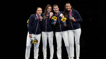 De gauche à droite, les&nbsp;vice-championne olympiques&nbsp;françaises de&nbsp;sabre par équipes Charlotte Lembach, Manon Brunet, Cécilia Berder et Sara Balzer.&nbsp; (NIC BOTHMA / EPA VIA MAXPPP)