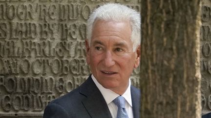 Charles Kushner arrive aux funérailles d'Ivana Trump, le 20 juillet 2022, à New York. (JOHN MINCHILLO / AP / SIPA)