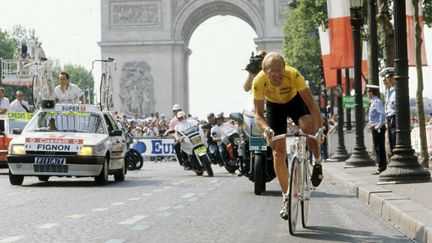 Laurent Fignon dans le contre la montre sur les Champs-Élysées du Tour de France 1989. (BOUTROUX / PRESSE SPORTS/EPA / MAXPPP)