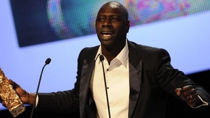 Omar Sy recevant son César pour la comédie "Intouchables" le 24 février 2010
 (ERIC FEFERBERG / AFP)