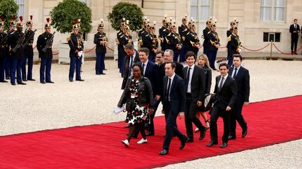 L'équipe de campagne d'Emmanuel Macron "menée" par la conseillère Sibeth Ndiaye arrive à l'Elysée. (GONZALO FUENTES / REUTERS)