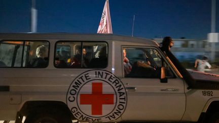 An International Committee of the Red Cross vehicle transports the first hostages released by Hamas, Friday November 24, 2023. (MOHAMMED ABED / AFP)