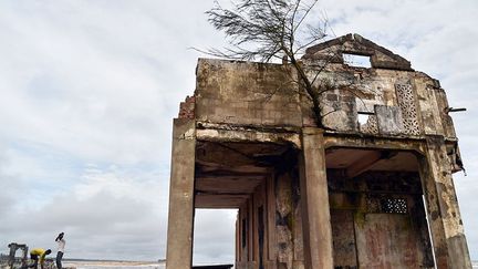 ancien comptoir où des missionnaires blancs débarquèrent en 1920 pour évangéliser l'ouest de la Côte d’Ivoire, constituait la principale attraction touristique avec ses dizaines de vieilles maisons coloniales. (ISSOUF SANOGO / AFP)