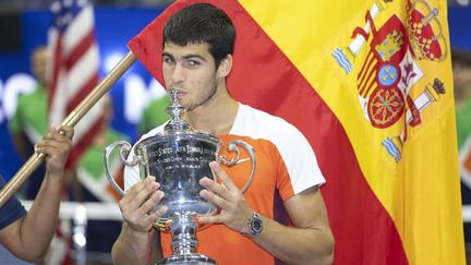 Le successeur de Rafael Nadal est tout trouvé. En remportant son premier tournoi du Grand Chelem à New York, le 11 septembre, après avoir dominé le Norvégien Casper Ruud en finale, l’Espagnol Carlos Alcaraz devient le plus jeune numéro 1 mondial de l’histoire. Un rang qu’il a tenu jusqu’à la fin de l’année. (PONTUS HOOK / AFP)