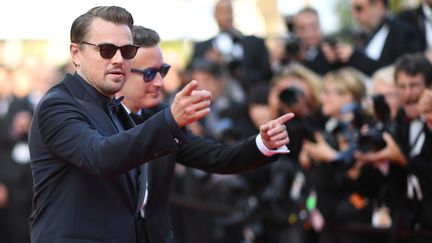 L'acteur américain&nbsp;Leonardo DiCaprio est de nouveau sur le tapis rouge. Cette fois-ci il vient en temps que producteur pour le documentaire And We Go Green, consacré aux courses de&nbsp;Formula E. (LOIC VENANCE / AFP)